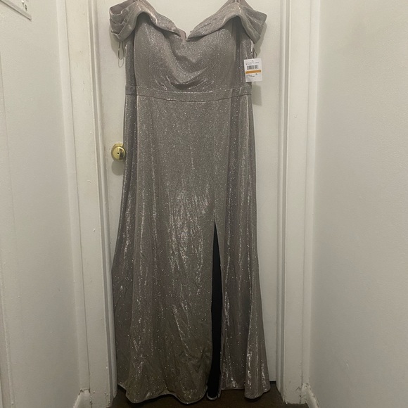 Morgan & Co. Dress - Picture 2 of 7